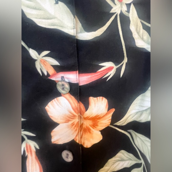 Vintage Tommy Bahama Black Boxy Floral 100% Silk Button Up Hawaiian Shirt Large - Picture 3 of 5